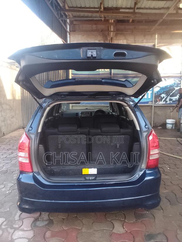 Toyota Wish 2003 Blue