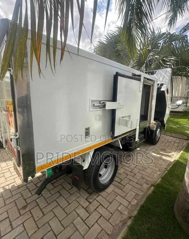 Mitsubishi Canter 2008 White