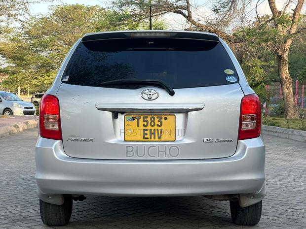 Toyota Corolla Fielder 2009 Silver