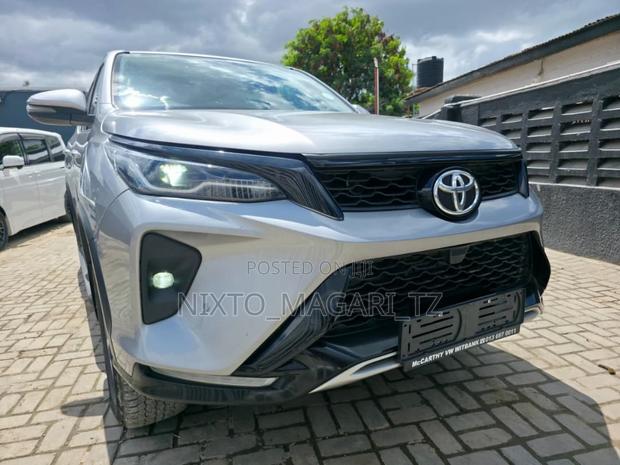 Toyota Fortuner 2024 Silver