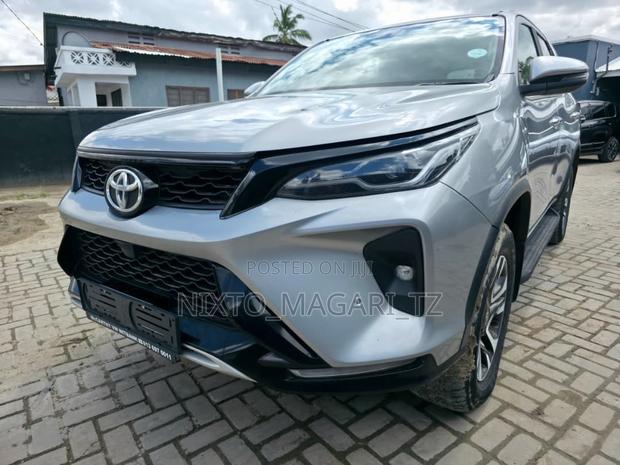 Toyota Fortuner 2024 Silver