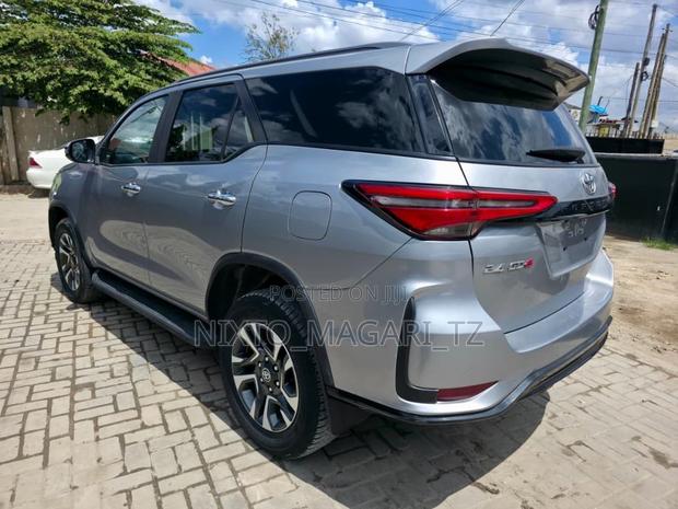 Toyota Fortuner 2024 Silver