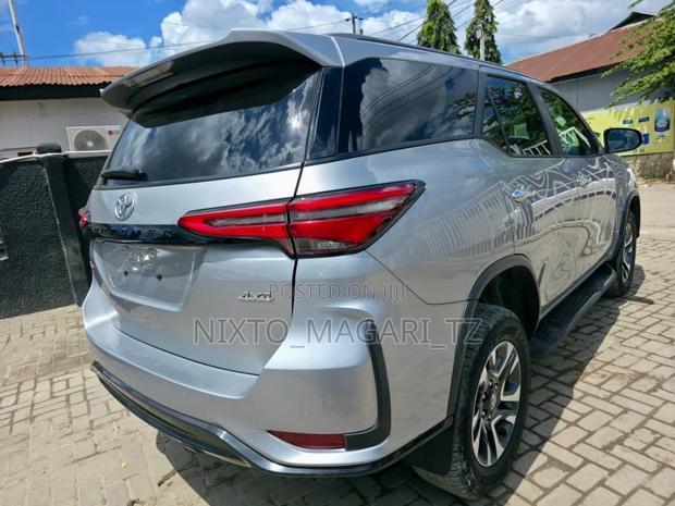 Toyota Fortuner 2024 Silver
