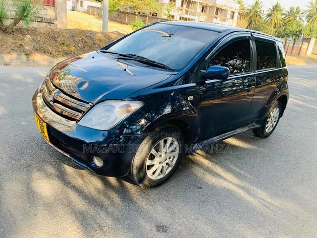 Toyota IST 2005 Black