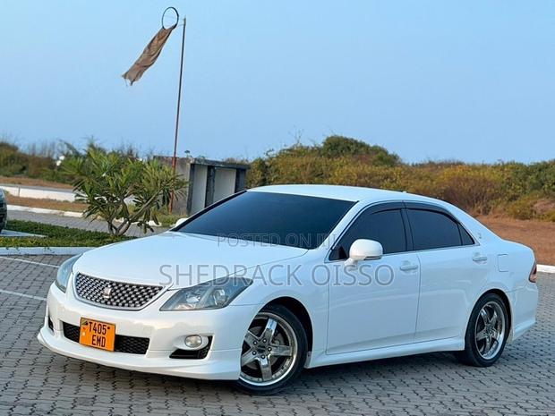 Toyota Crown 2009 White