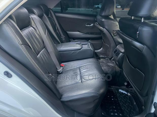 Toyota Crown 2009 White