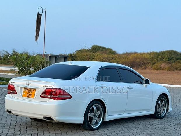 Toyota Crown 2009 White