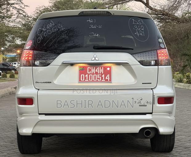 Mitsubishi Outlander 2011 White