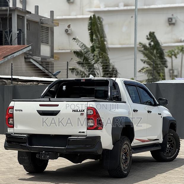 New Toyota Hilux 2025 Pearl
