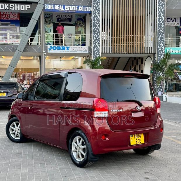 Toyota Spade 2013 Burgundy