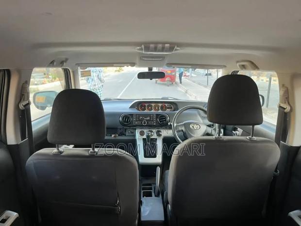 Toyota Corolla Rumion 2008 Black