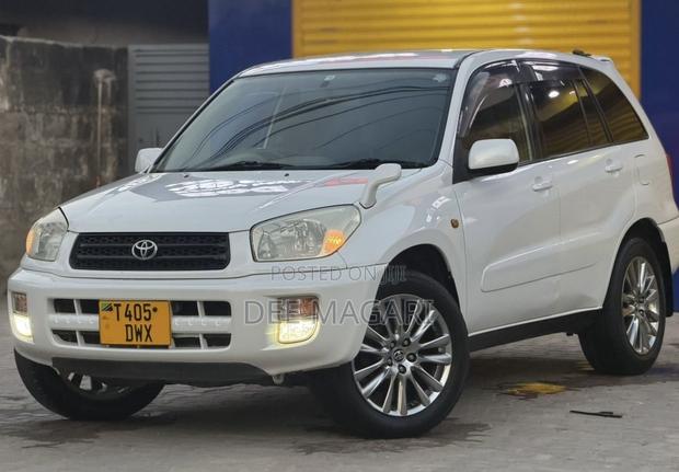 Toyota RAV4 Automatic 2000 White