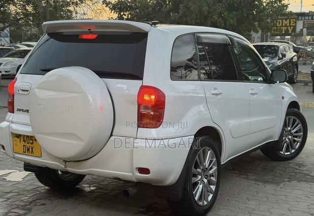 Toyota RAV4 Automatic 2000 White