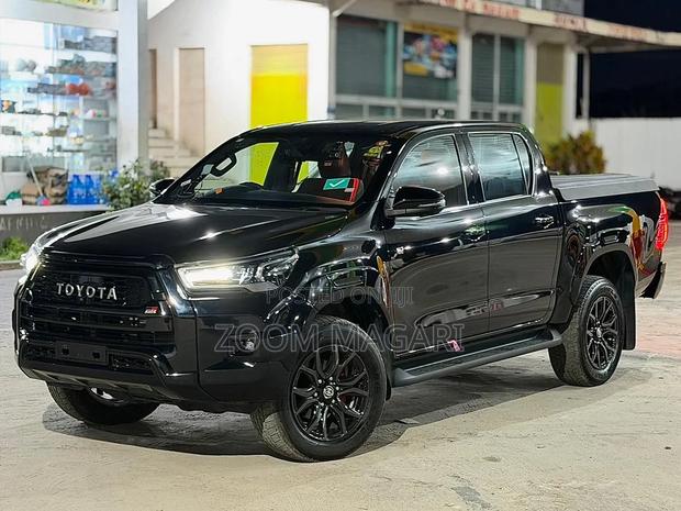 Toyota Hilux 2023 Black