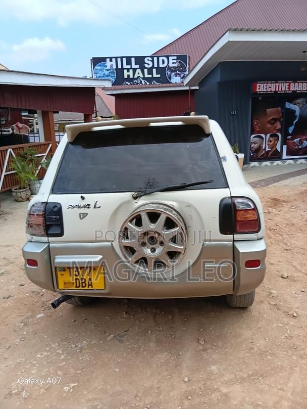 Toyota RAV4 Base 4x4 1999 Pearl