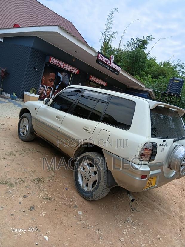 Toyota RAV4 Base 4x4 1999 Pearl