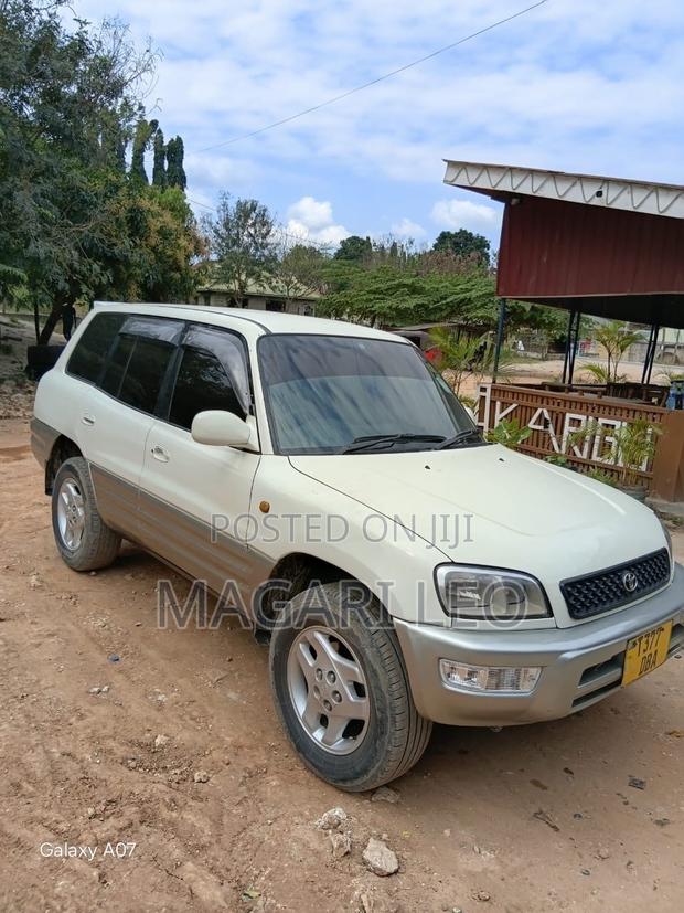 Toyota RAV4 Base 4x4 1999 Pearl