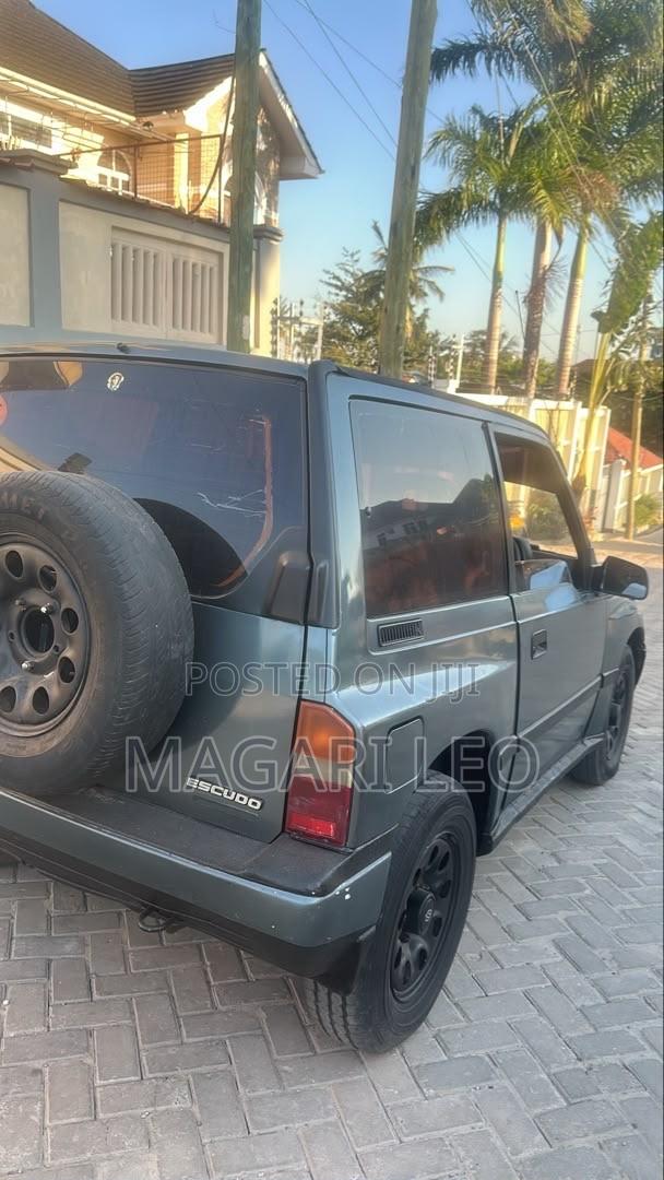 Suzuki Escudo 2001 Gray