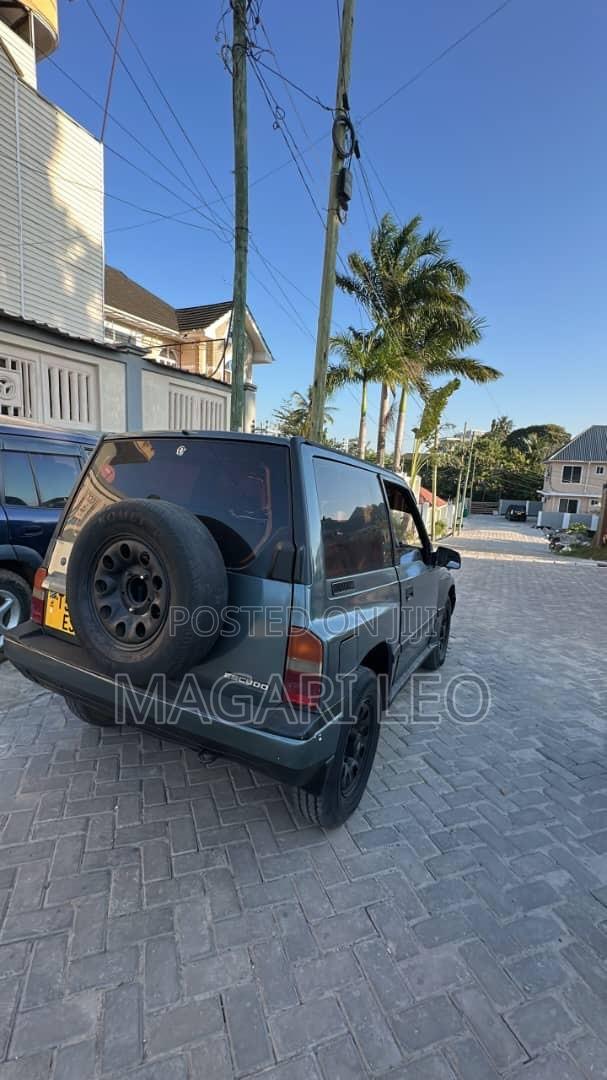 Suzuki Escudo 2001 Gray