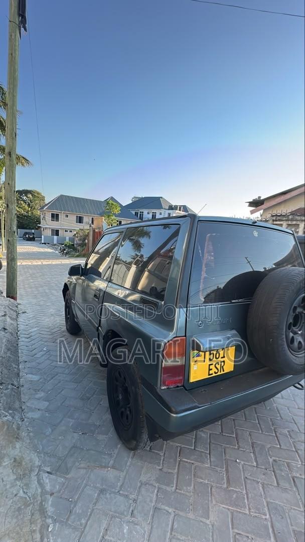 Suzuki Escudo 2001 Gray