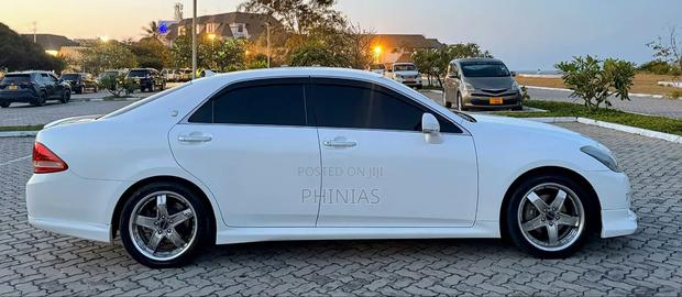 Toyota Crown 2009 White