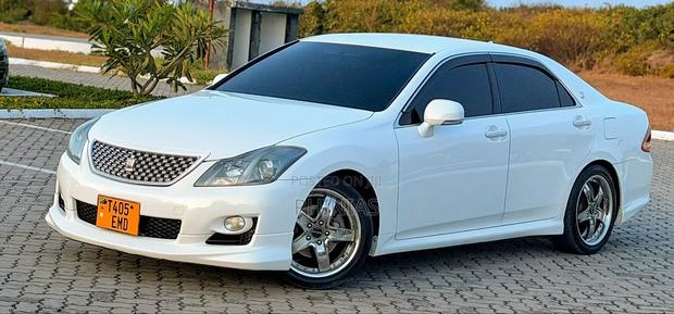 Toyota Crown 2009 White