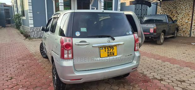 Toyota Raum 2007 Silver