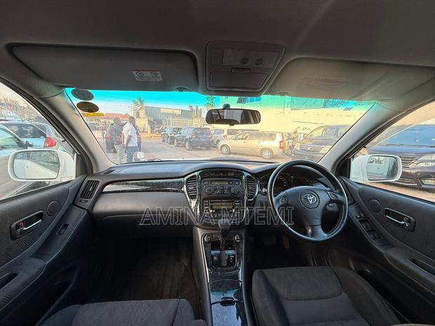 Toyota Kluger 2001 White