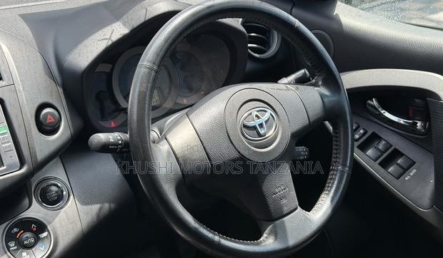 Toyota Vanguard 2008 White