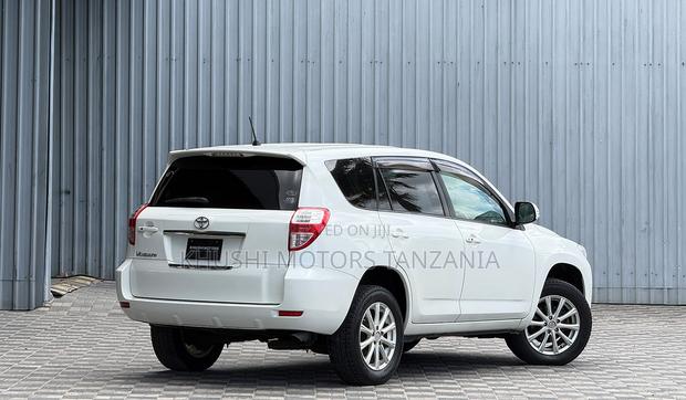 Toyota Vanguard 2008 White