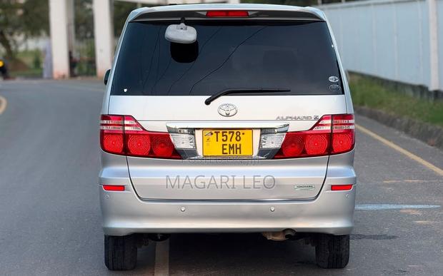 Toyota Alphard 2.4 Petrol FWD 2006 Silver