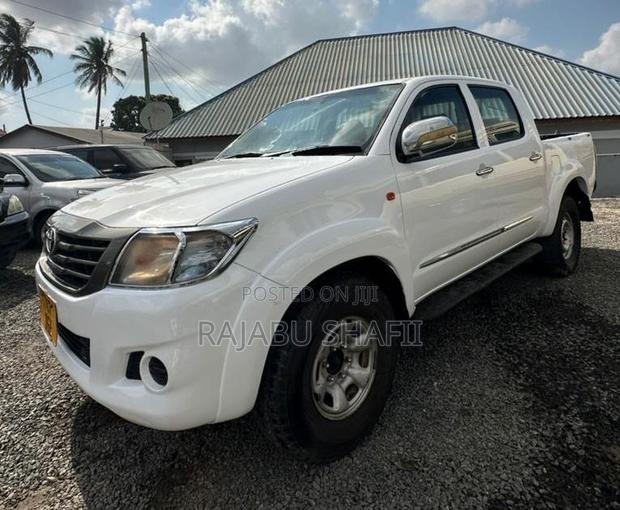 Toyota Hilux 2.5 D-4D 4X4 SRX 2009 White