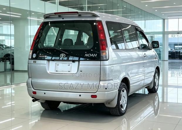 Toyota Noah 2001 Silver