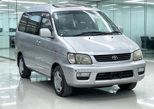 Toyota Noah 2001 Silver