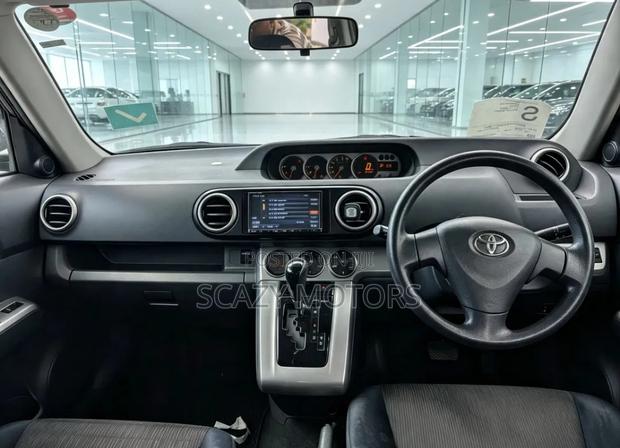 Toyota Corolla Rumion 2010 Black