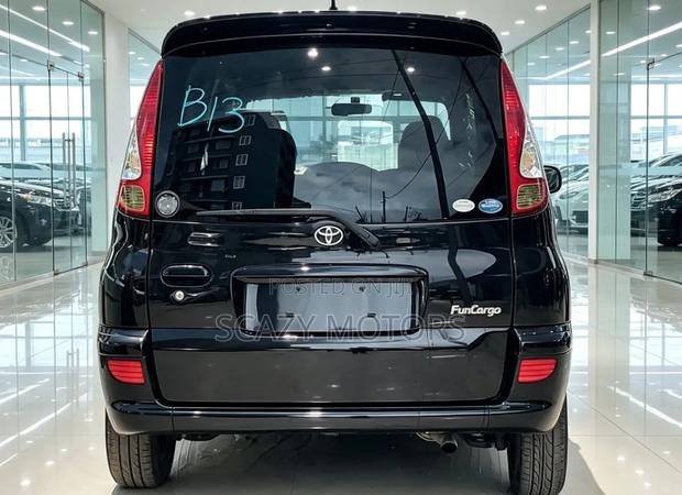 Toyota Fun Cargo 2004 Black