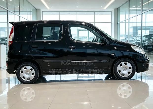 Toyota Fun Cargo 2004 Black