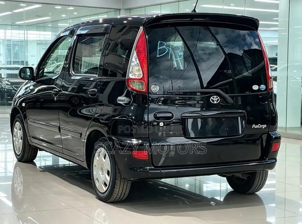 Toyota Fun Cargo 2004 Black