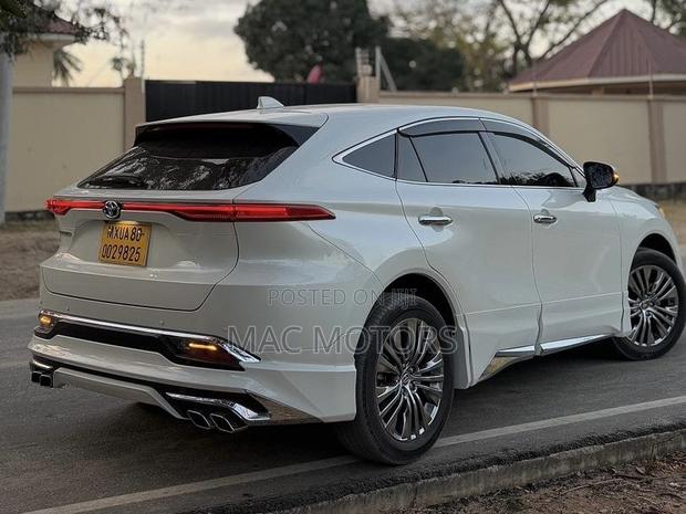 Toyota Harrier 2.0 2021 White
