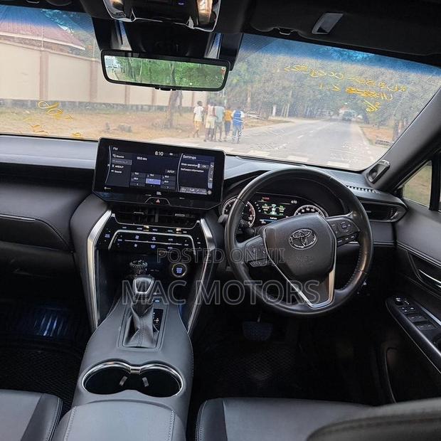 Toyota Harrier 2.0 2021 White