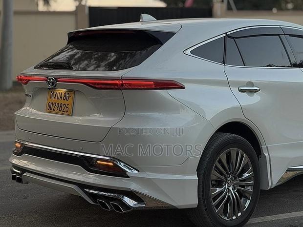 Toyota Harrier 2.0 2021 White