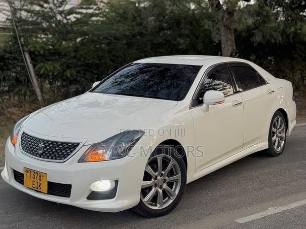 Toyota Crown 2009 White