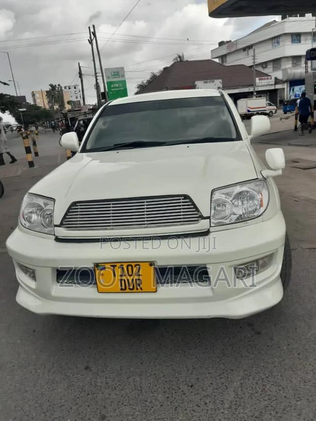 Toyota Hilux Surf 2000 White