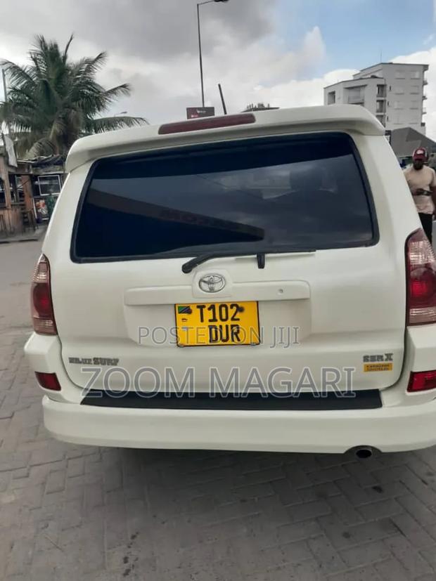 Toyota Hilux Surf 2000 White