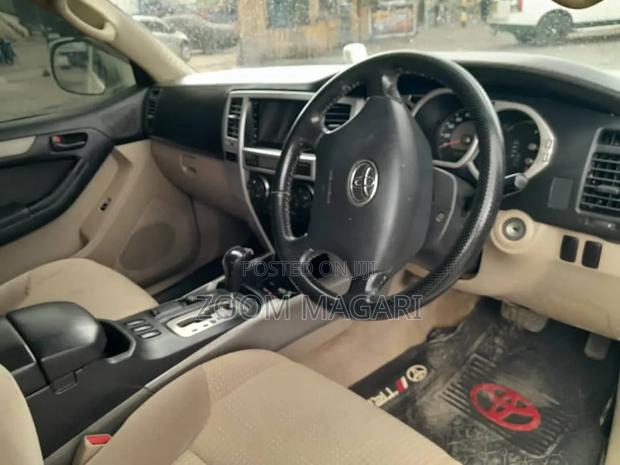 Toyota Hilux Surf 2000 White