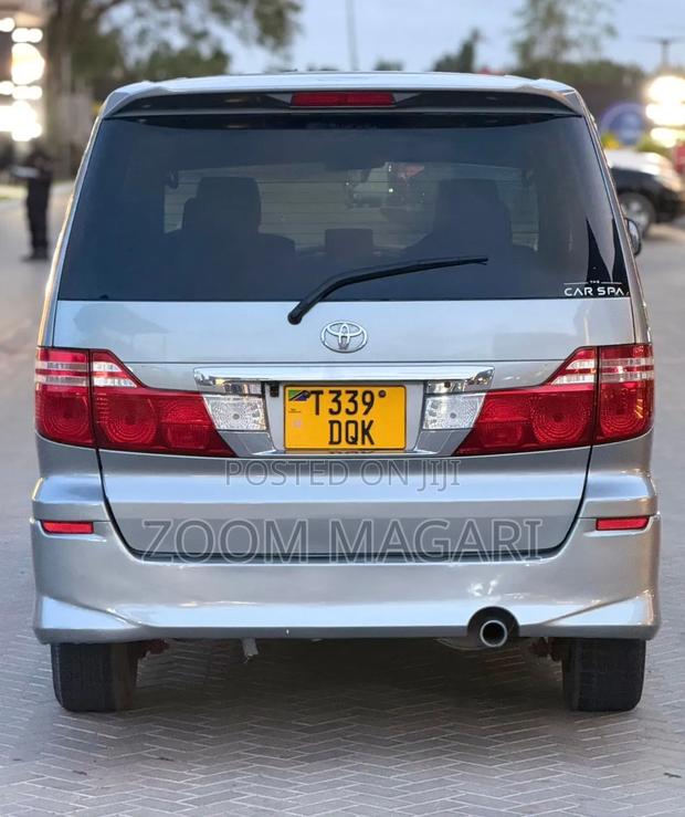 Toyota Alphard 2004 Silver