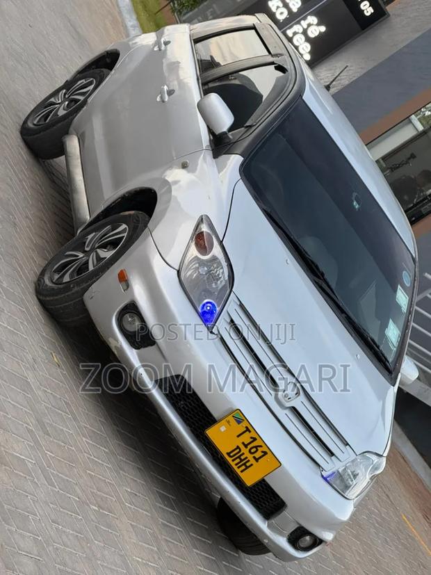 Toyota IST 2003 Silver