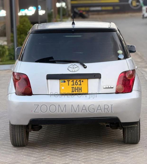 Toyota IST 2003 Silver