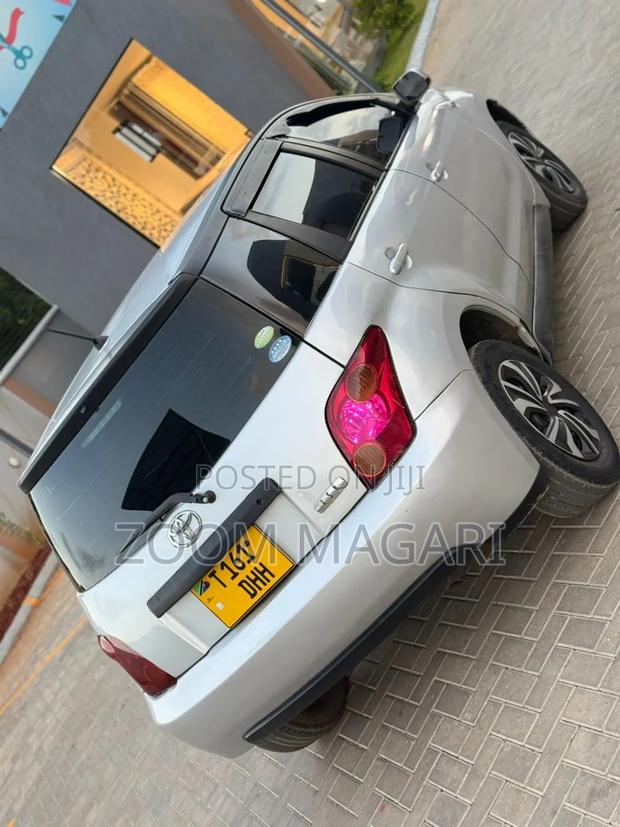 Toyota IST 2003 Silver