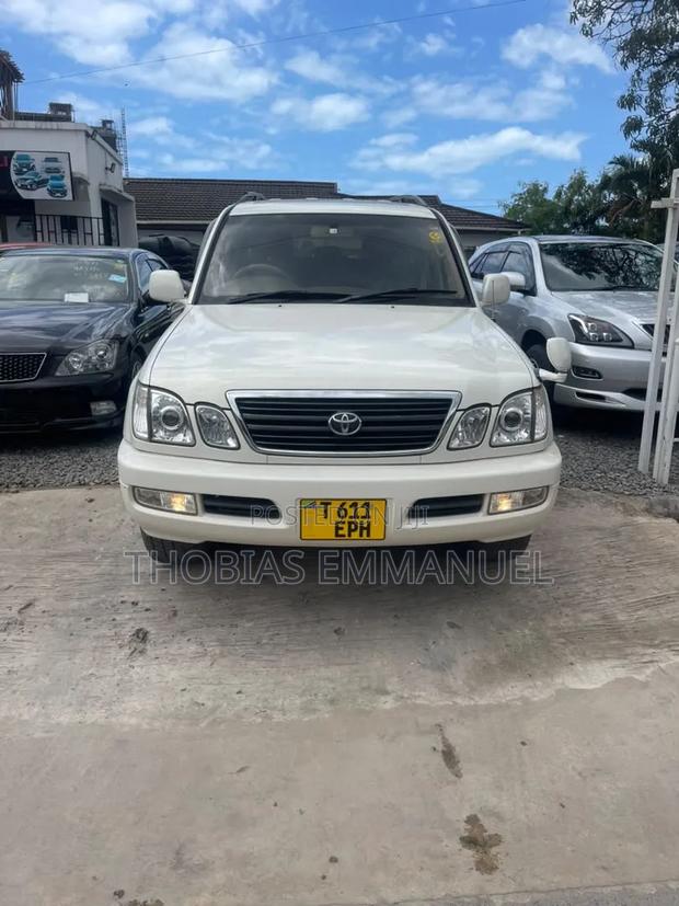 Toyota Land Cruiser 2002 White